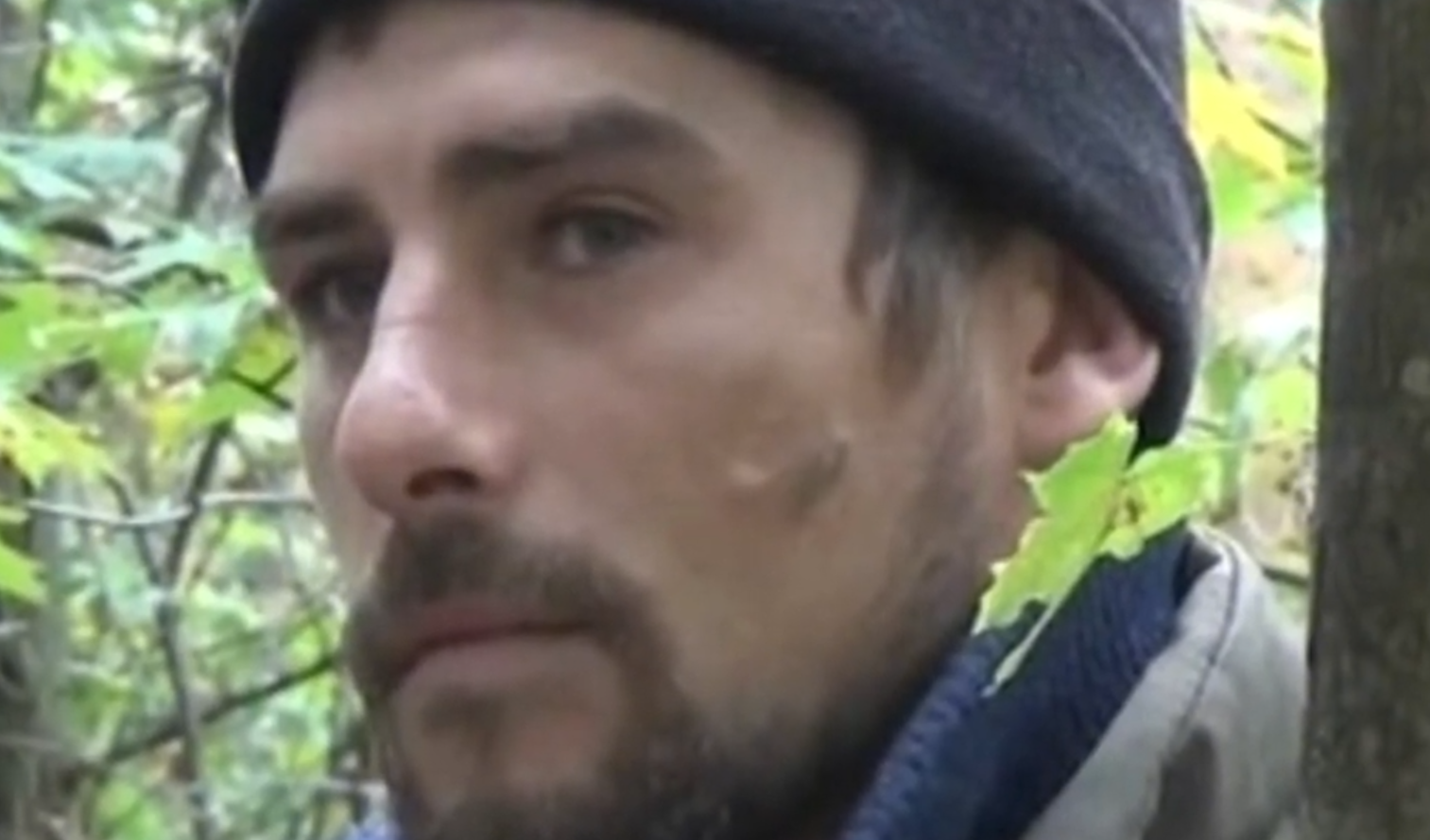 18 let je v gozdu živel kot kakšen Mavgli, potem so se oboževalke zanj skoraj steple